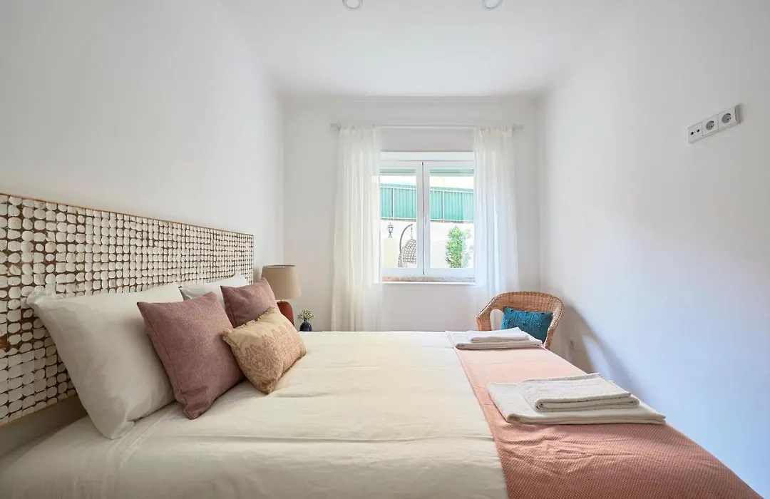 Belem Light Filled Apt With Patio, By Timecooler-1