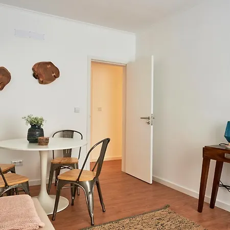 Belem Light Filled Apt With Patio, By Timecooler-3